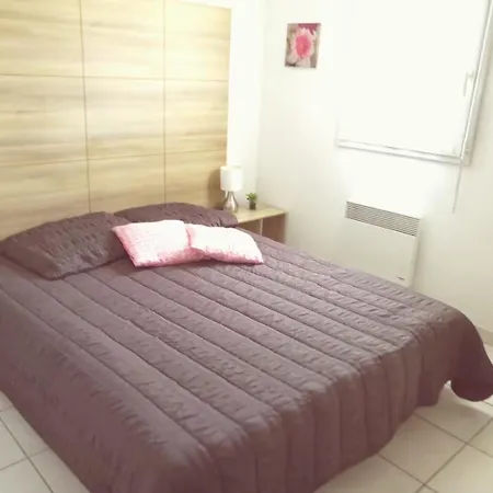 Le Bleu Camargue - T3 En Duplex Classe 3 Etoiles - Clim - Arrivee Autonome - Piscine Privative A La - Parking Gratuit - Wifi Fibre - Animaux Acceptes - Ideale Famille Couple Teletravail