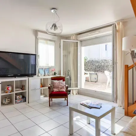 Le Bleu Camargue - T3 En Duplex Classe 3 Etoiles - Clim - Arrivee Autonome - Piscine Privative A La - Parking Gratuit - Wifi Fibre - Animaux Acceptes - Ideale Famille Couple Teletravail *