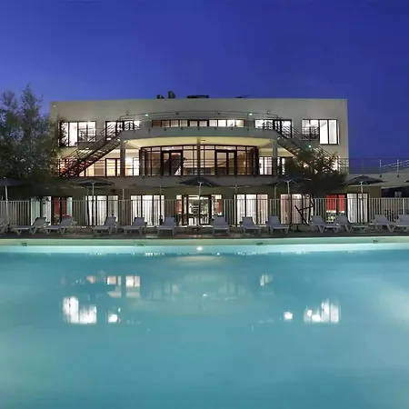 Le Bleu Camargue - T3 En Duplex Classe 3 Etoiles - Clim - Arrivee Autonome - Piscine Privative A La - Parking Gratuit - Wifi Fibre - Animaux Acceptes - Ideale Famille Couple Teletravail