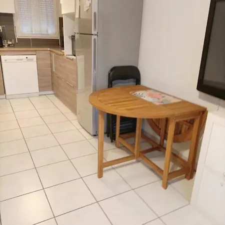 Le Bleu Camargue - T3 En Duplex Classe 3 Etoiles - Clim - Arrivee Autonome - Piscine Privative A La - Parking Gratuit - Wifi Fibre - Animaux Acceptes - Ideale Famille Couple Teletravail Le Grau-du-Roi