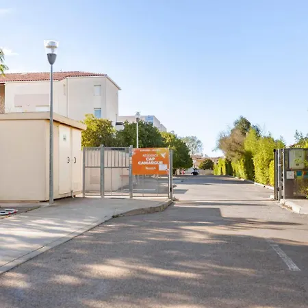 Le Bleu Camargue - T3 En Duplex Classe 3 Etoiles - Piscine Privative A La - Parking Gratuit - Wifi - Animaux Acceptes - Taxe De Sejours Reduite Le Grau-du-Roi