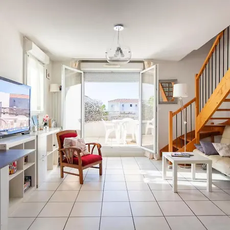 Le Bleu Camargue - T3 En Duplex Classe 3 Etoiles - Arrivee Autonome - Piscine Privative A La - Parking Gratuit - Wifi Fibre - Animaux Acceptes - Ideale Famille Couple Teletravail Appartement *