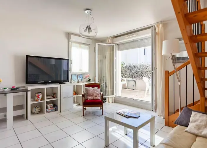 Le Bleu Camargue - T3 En Duplex Classe 3 Etoiles - Clim - Arrivee Autonome - Piscine Privative A La - Parking Gratuit - Wifi Fibre - Animaux Acceptes - Ideale Famille Couple Teletravail *