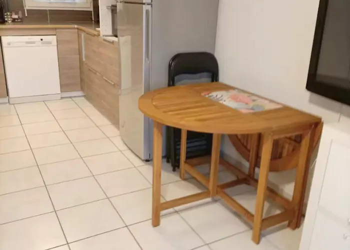 Le Bleu Camargue - T3 En Duplex Classe 3 Etoiles - Clim - Arrivee Autonome - Piscine Privative A La - Parking Gratuit - Wifi Fibre - Animaux Acceptes - Ideale Famille Couple Teletravail Le Grau-du-Roi