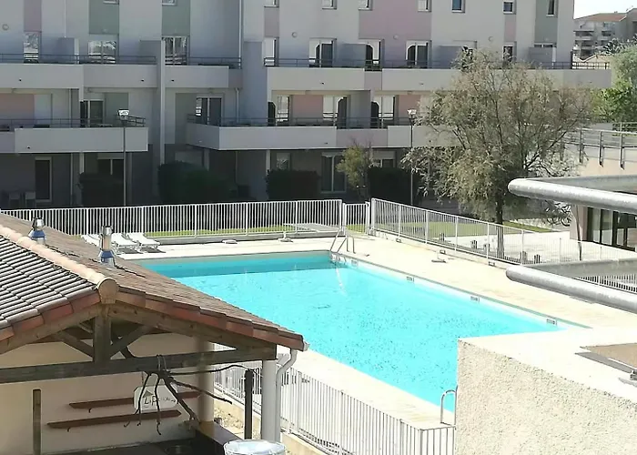 Le Bleu Camargue - T3 En Duplex Classe 3 Etoiles - Clim - Arrivee Autonome - Piscine Privative A La - Parking Gratuit - Wifi Fibre - Animaux Acceptes - Ideale Famille Couple Teletravail *