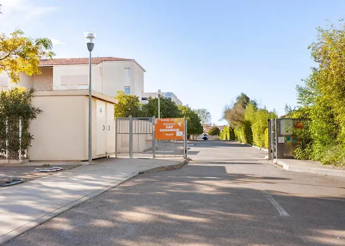 Le Bleu Camargue - T3 En Duplex Classe 3 Etoiles - Clim - Arrivee Autonome - Piscine Privative A La - Parking Gratuit - Wifi Fibre - Animaux Acceptes - Ideale Famille Couple Teletravail Le Grau-du-Roi