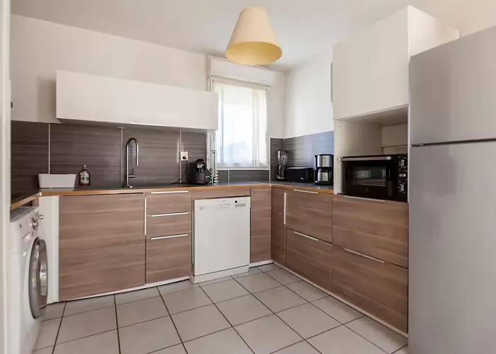 Le Bleu Camargue - T3 En Duplex Classe 3 Etoiles - Clim - Arrivee Autonome - Piscine Privative A La - Parking Gratuit - Wifi Fibre - Animaux Acceptes - Ideale Famille Couple Teletravail * Le Grau-du-Roi