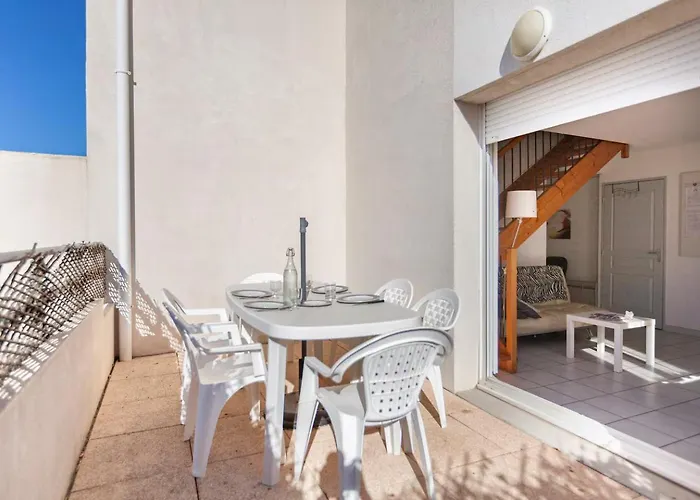 Le Bleu Camargue - T3 En Duplex Classe 3 Etoiles - Clim - Arrivee Autonome - Piscine Privative A La - Parking Gratuit - Wifi Fibre - Animaux Acceptes - Ideale Famille Couple Teletravail * Le Grau-du-Roi